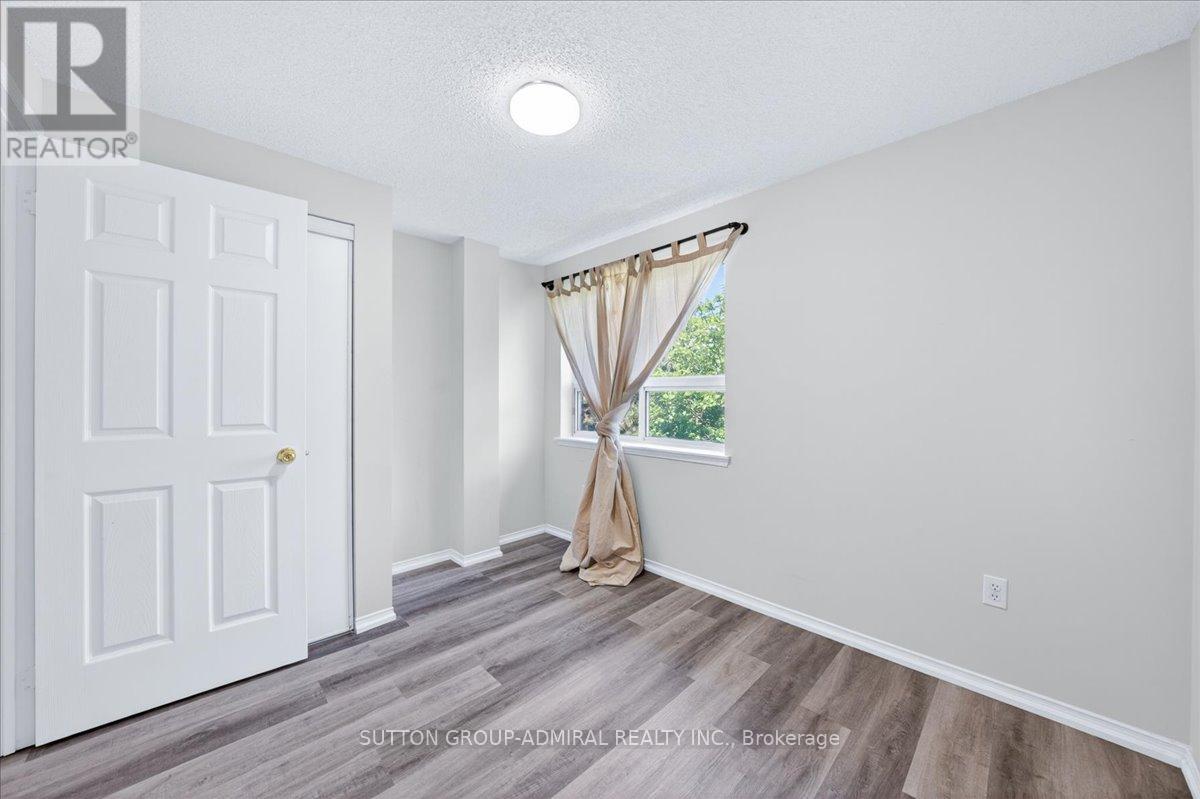 #35 75 STRATHAVEN DRIVE - 34
