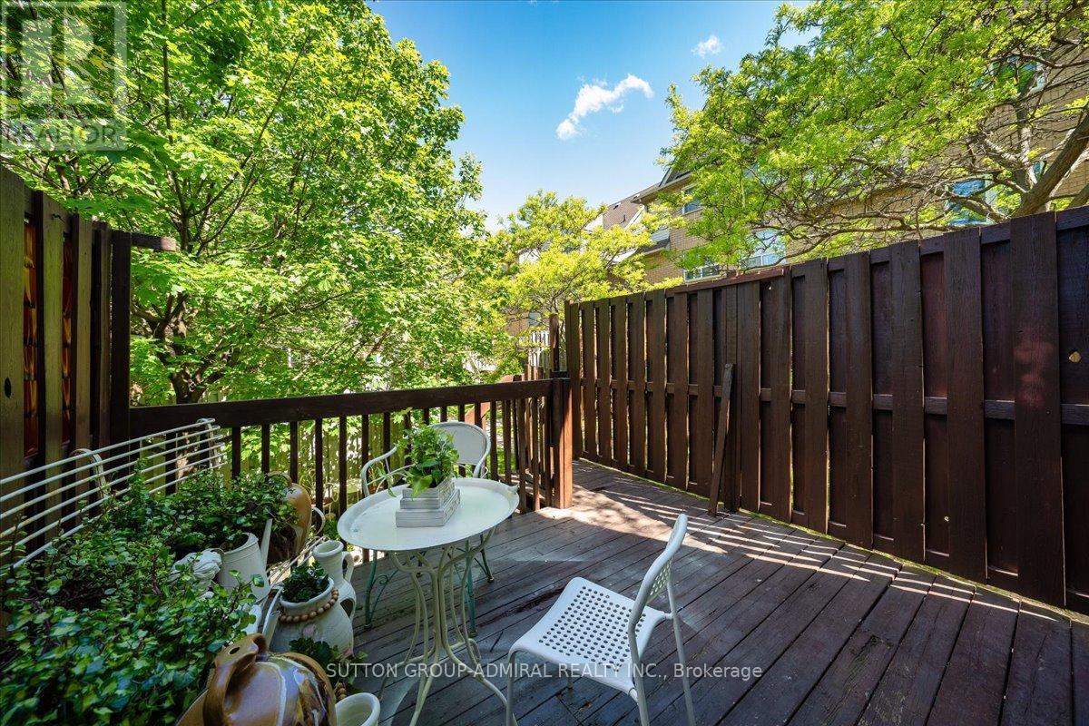 #35 75 STRATHAVEN DRIVE - 39
