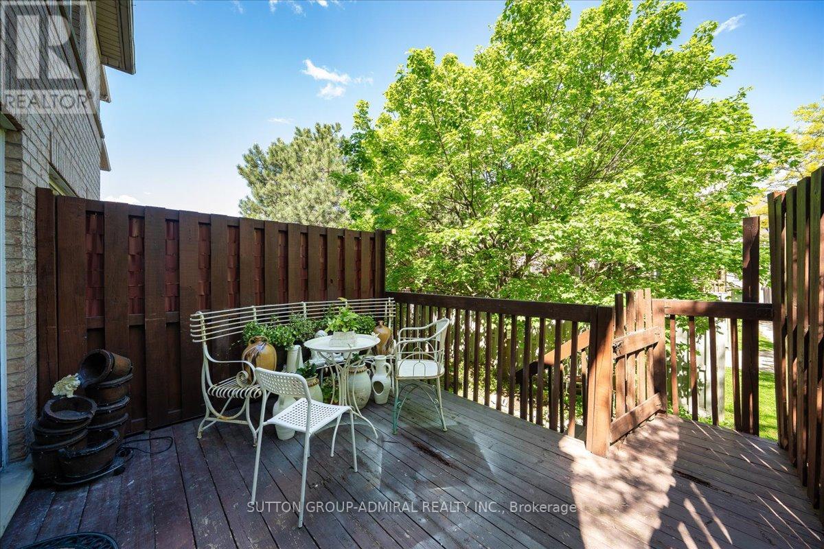 #35 75 STRATHAVEN DRIVE - 40