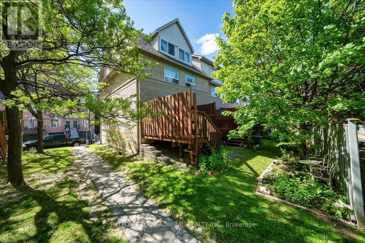 #35 75 STRATHAVEN DRIVE - 41