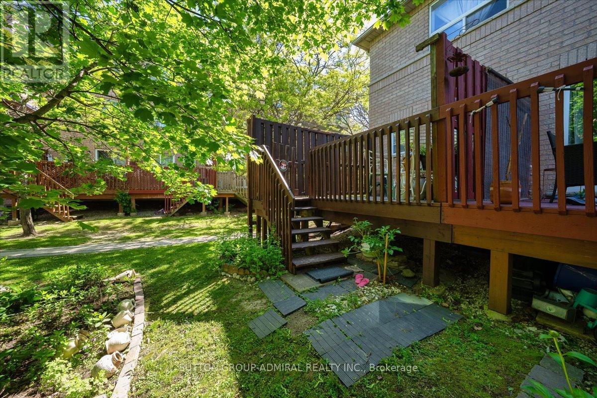 #35 75 STRATHAVEN DRIVE - 42