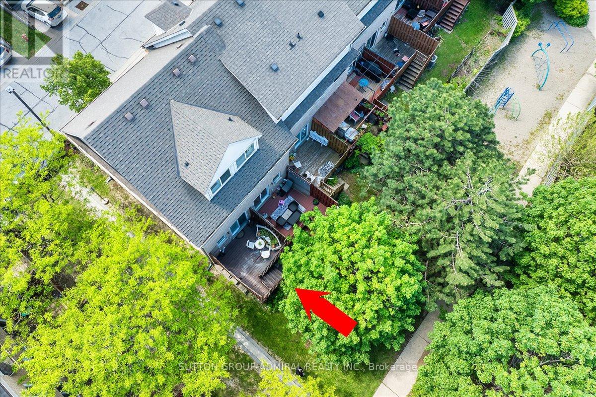 #35 75 STRATHAVEN DRIVE - 44