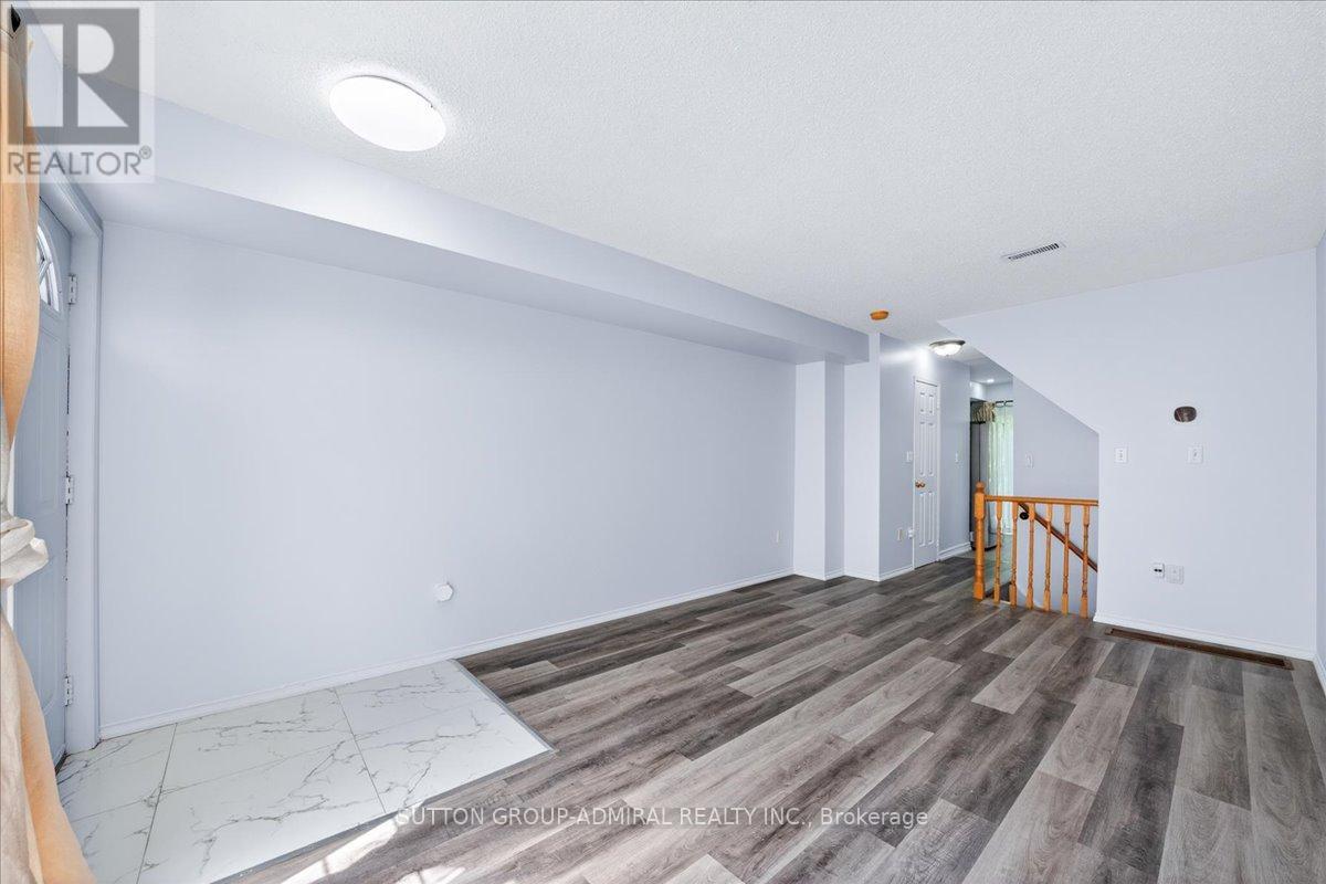 #35 75 STRATHAVEN DRIVE - 6