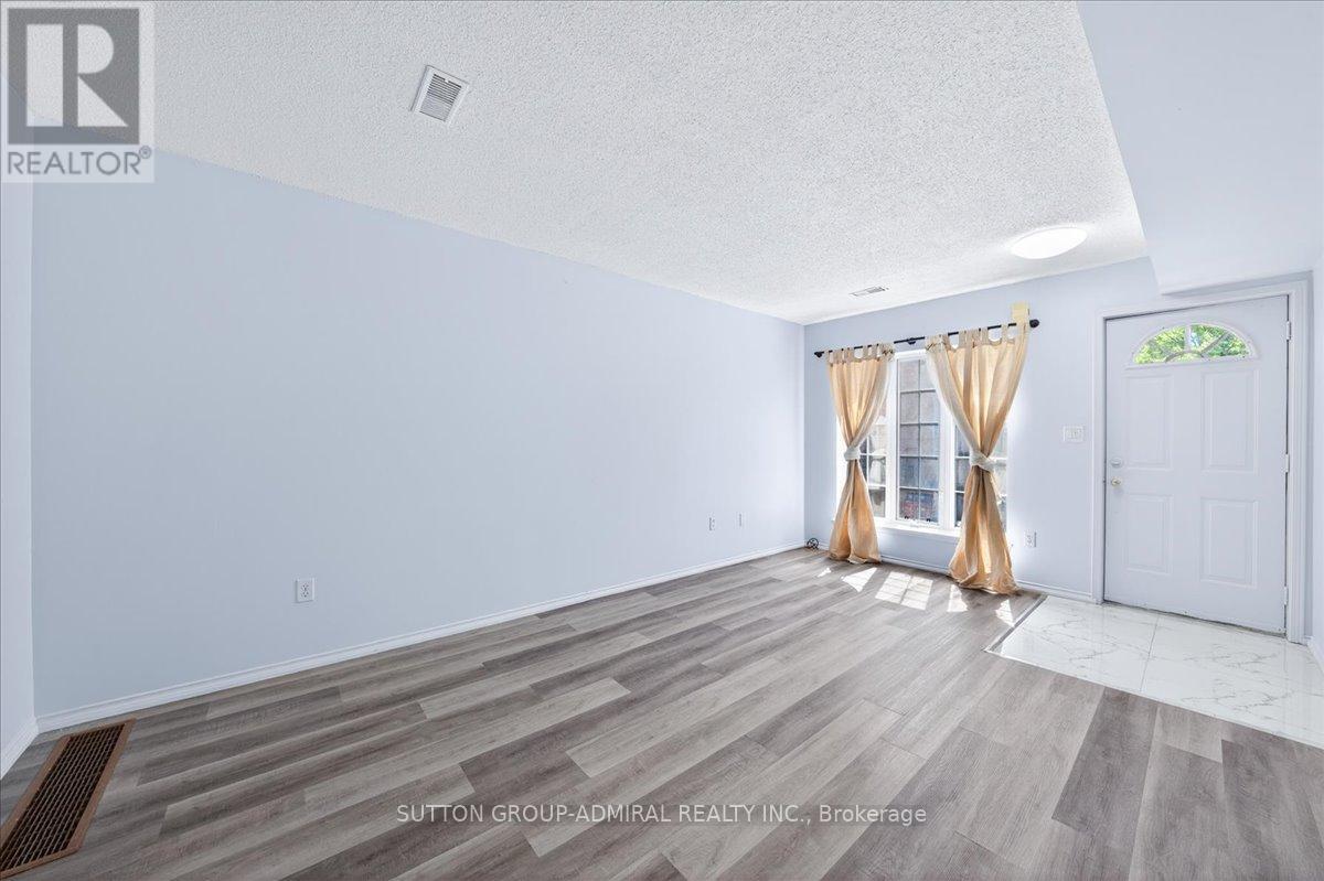 #35 75 STRATHAVEN DRIVE - 8