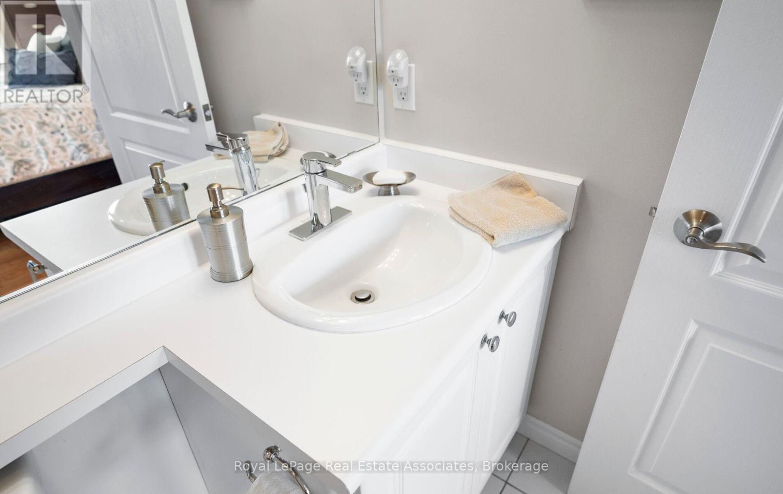 #402 4640 KIMBERMOUNT AVENUE - 24