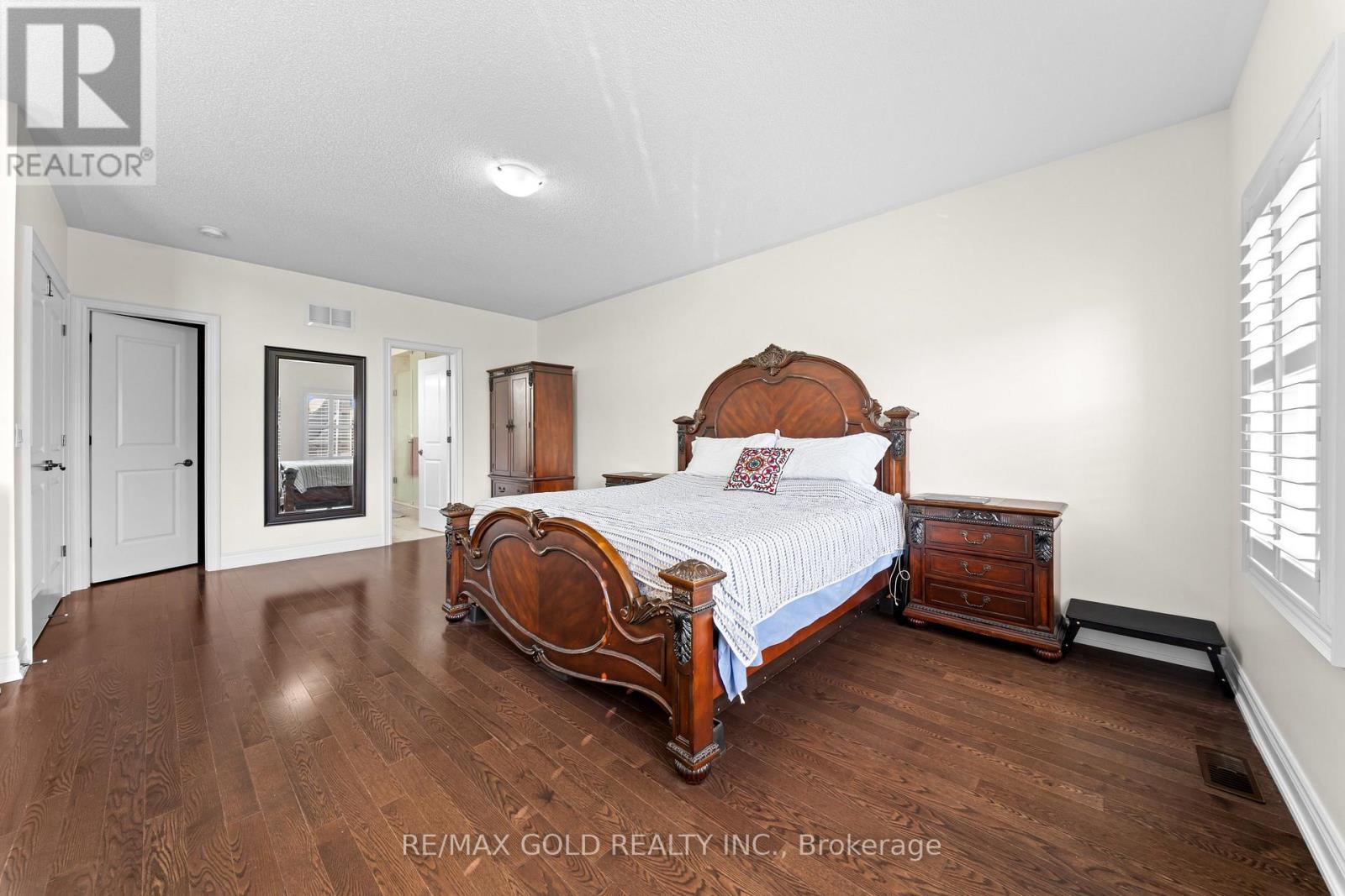 26 SPAIN CRESCENT - 20