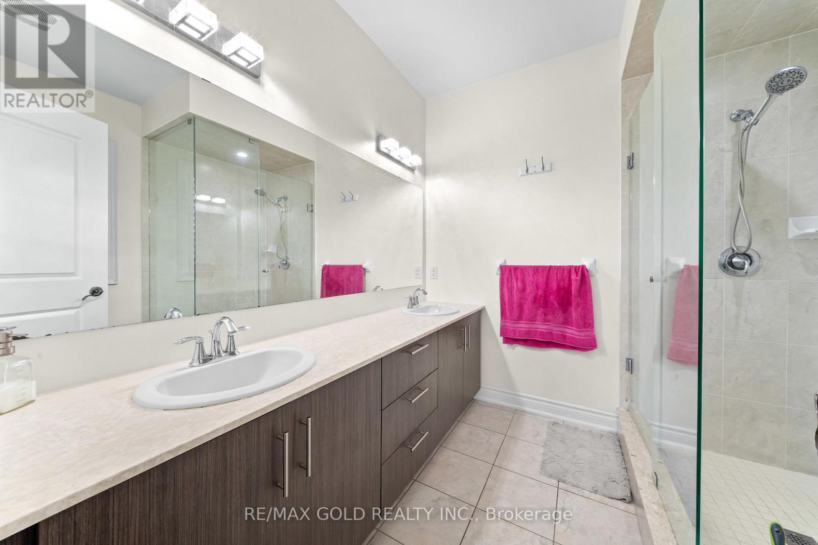 26 SPAIN CRESCENT - 21