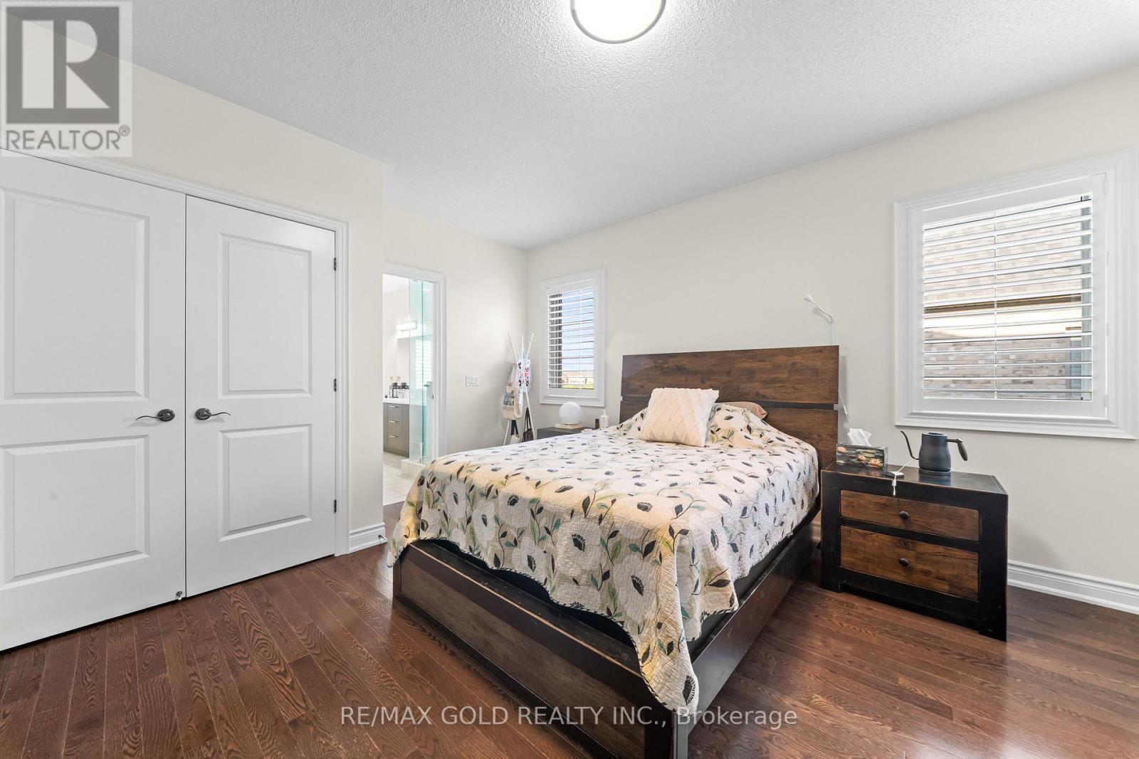 26 SPAIN CRESCENT - 22