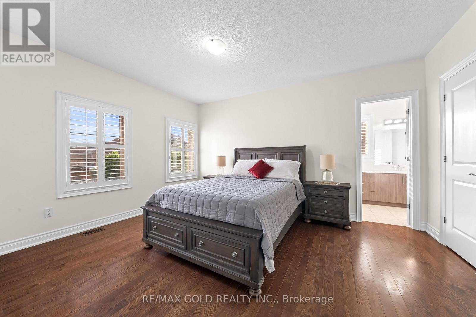 26 SPAIN CRESCENT - 26