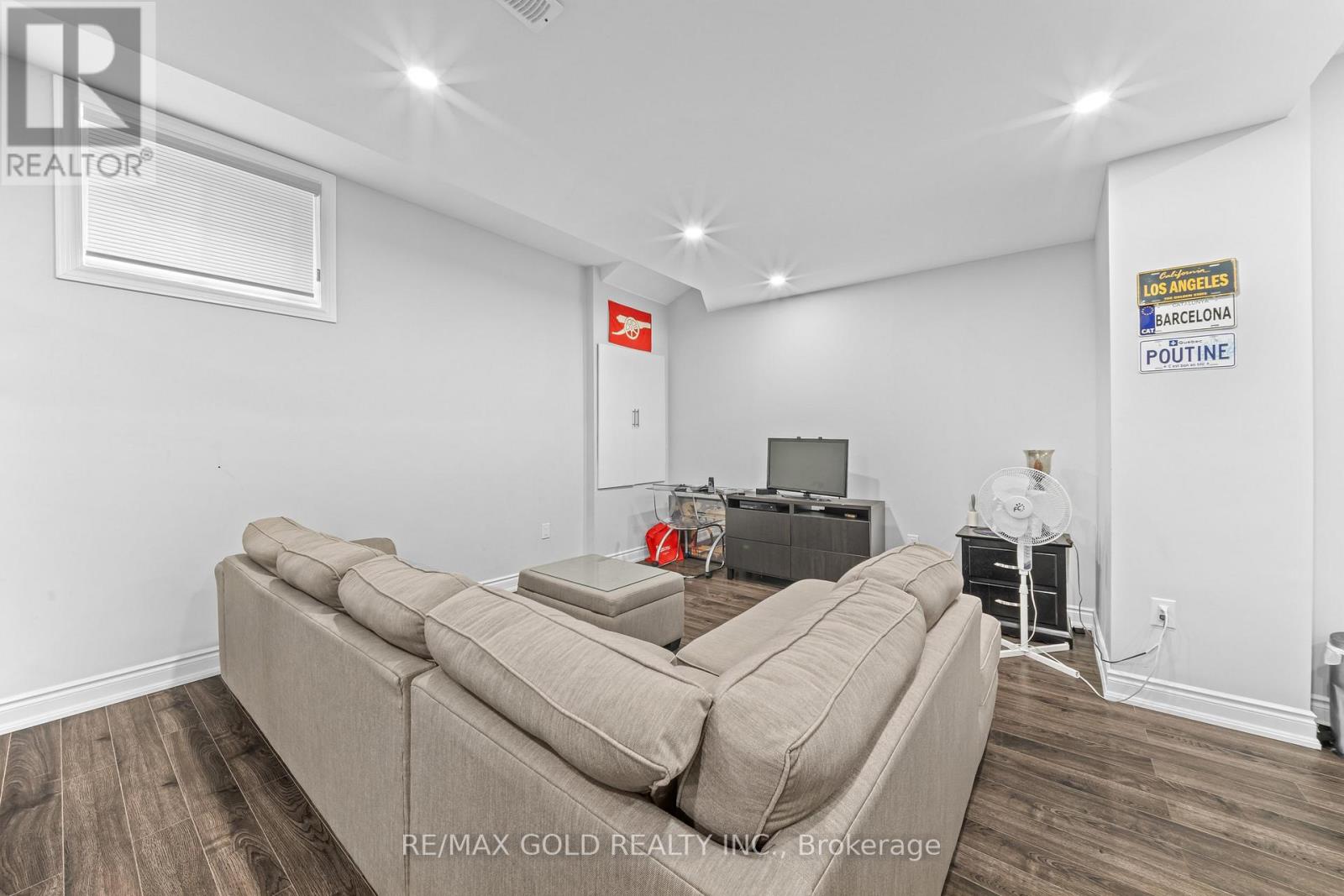 26 SPAIN CRESCENT - 28