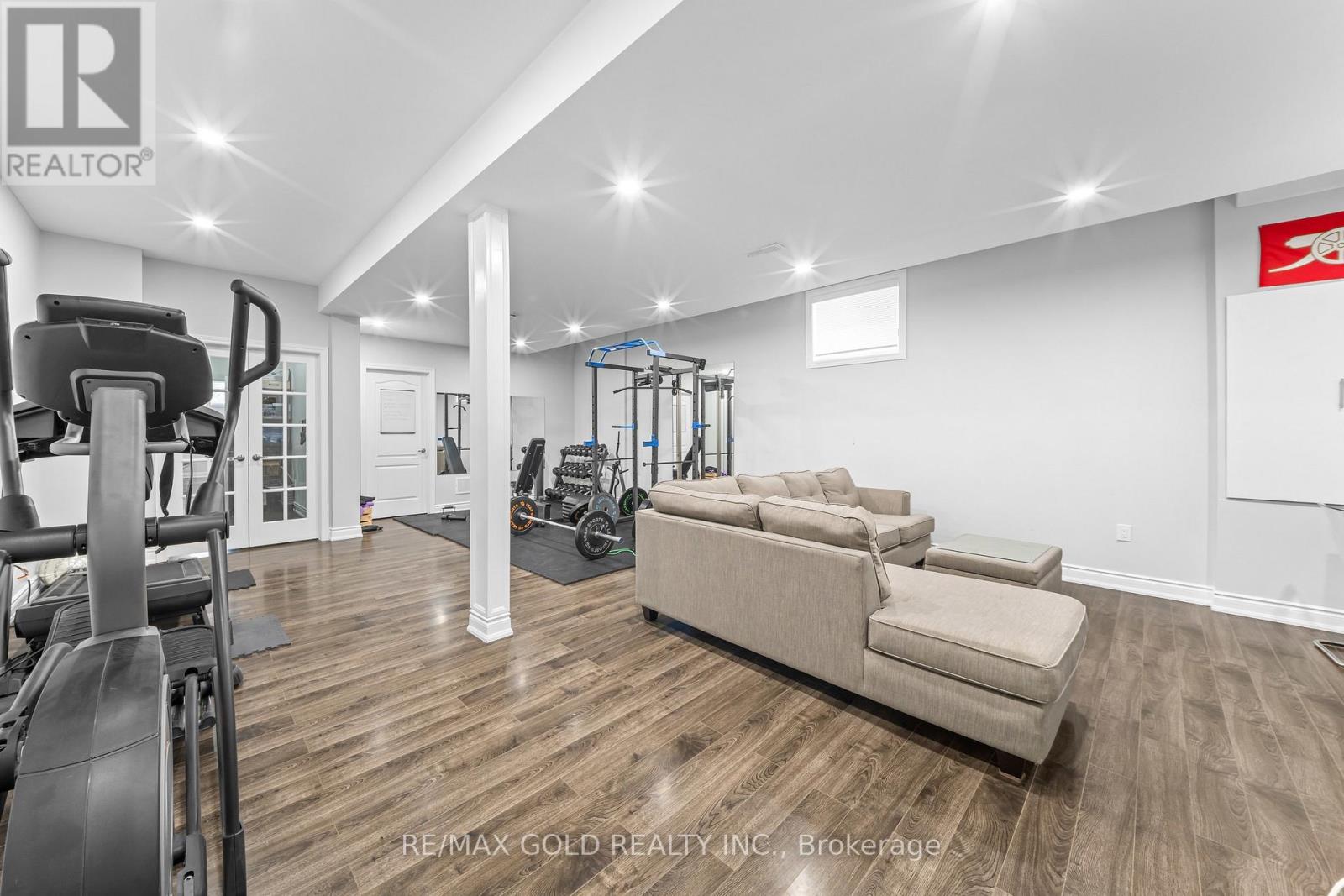 26 SPAIN CRESCENT - 29