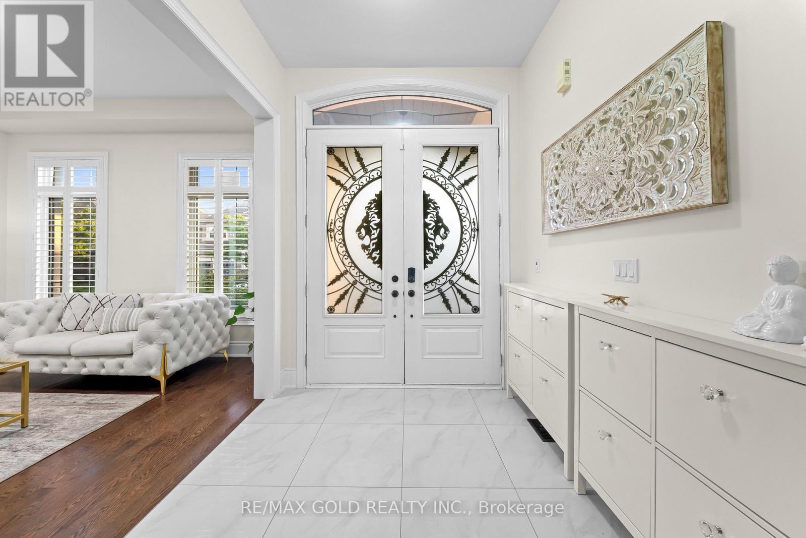 26 SPAIN CRESCENT - 3