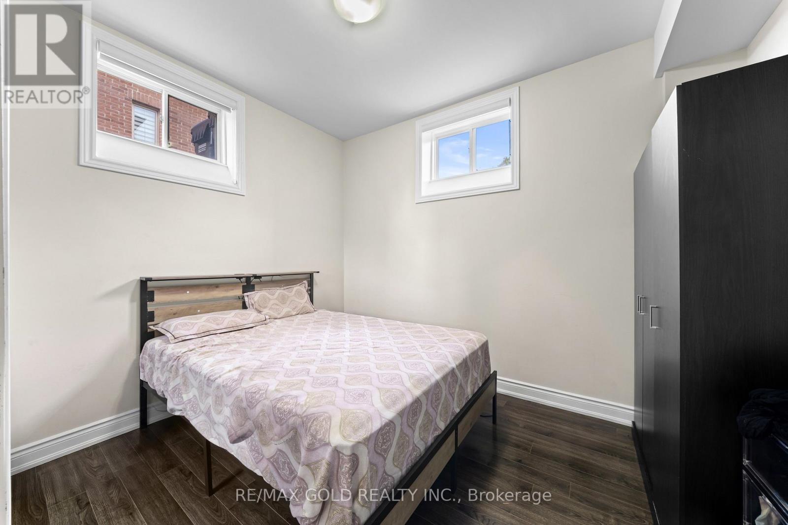 26 SPAIN CRESCENT - 34