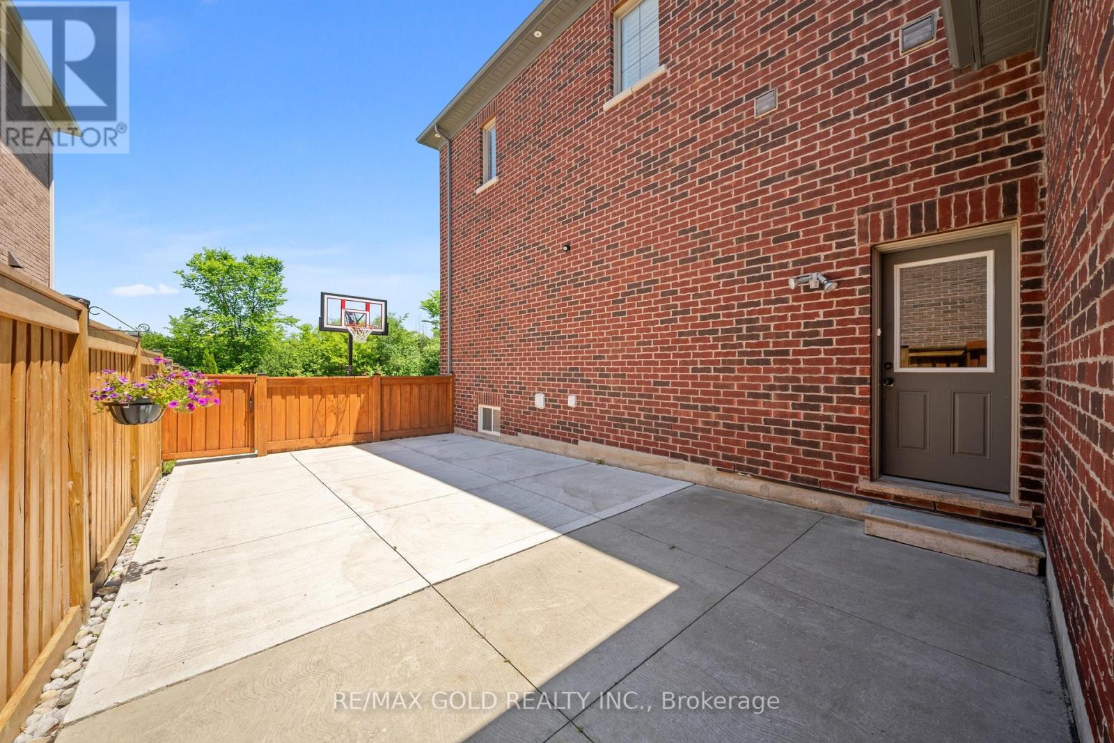 26 SPAIN CRESCENT - 38