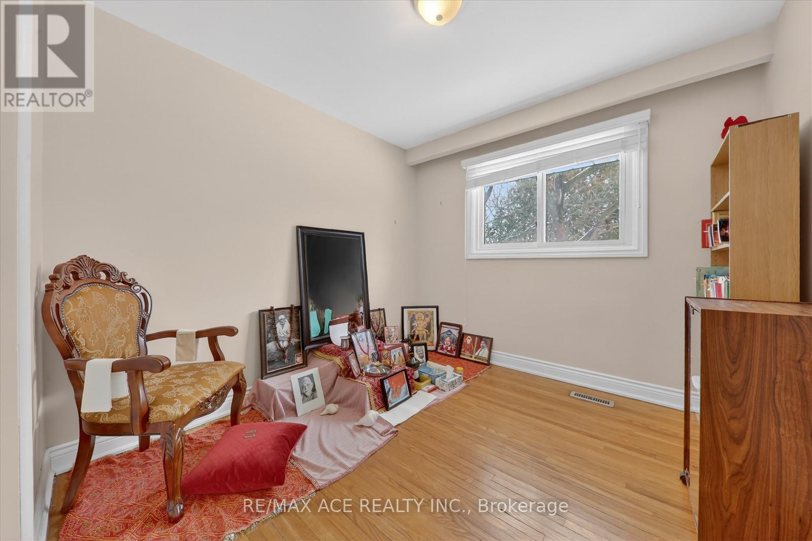 1719 VALENTINE GARDENS - 23