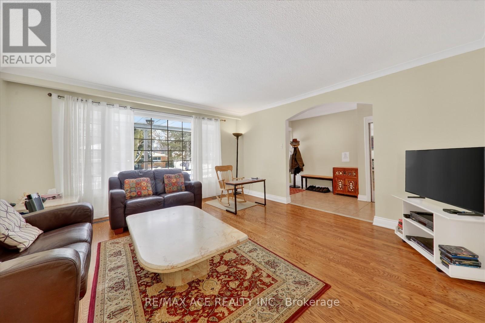 1719 VALENTINE GARDENS - 9