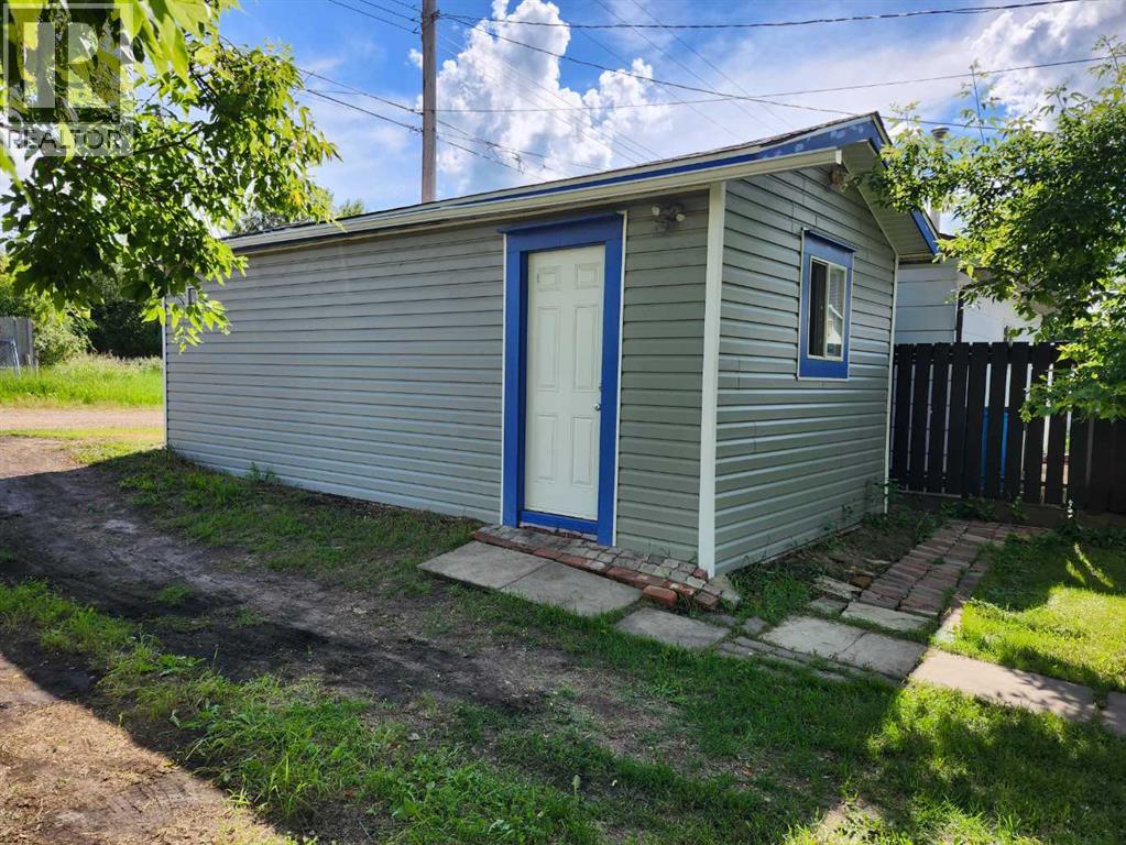 655 3 Avenue W - 25