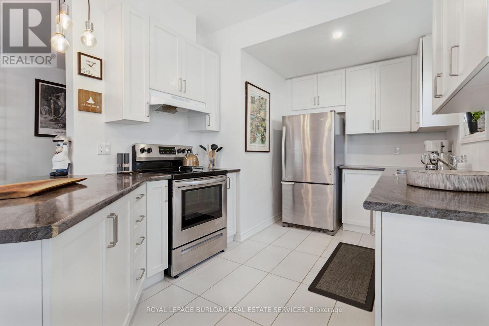 #29 219 DUNDAS STREET E - 11