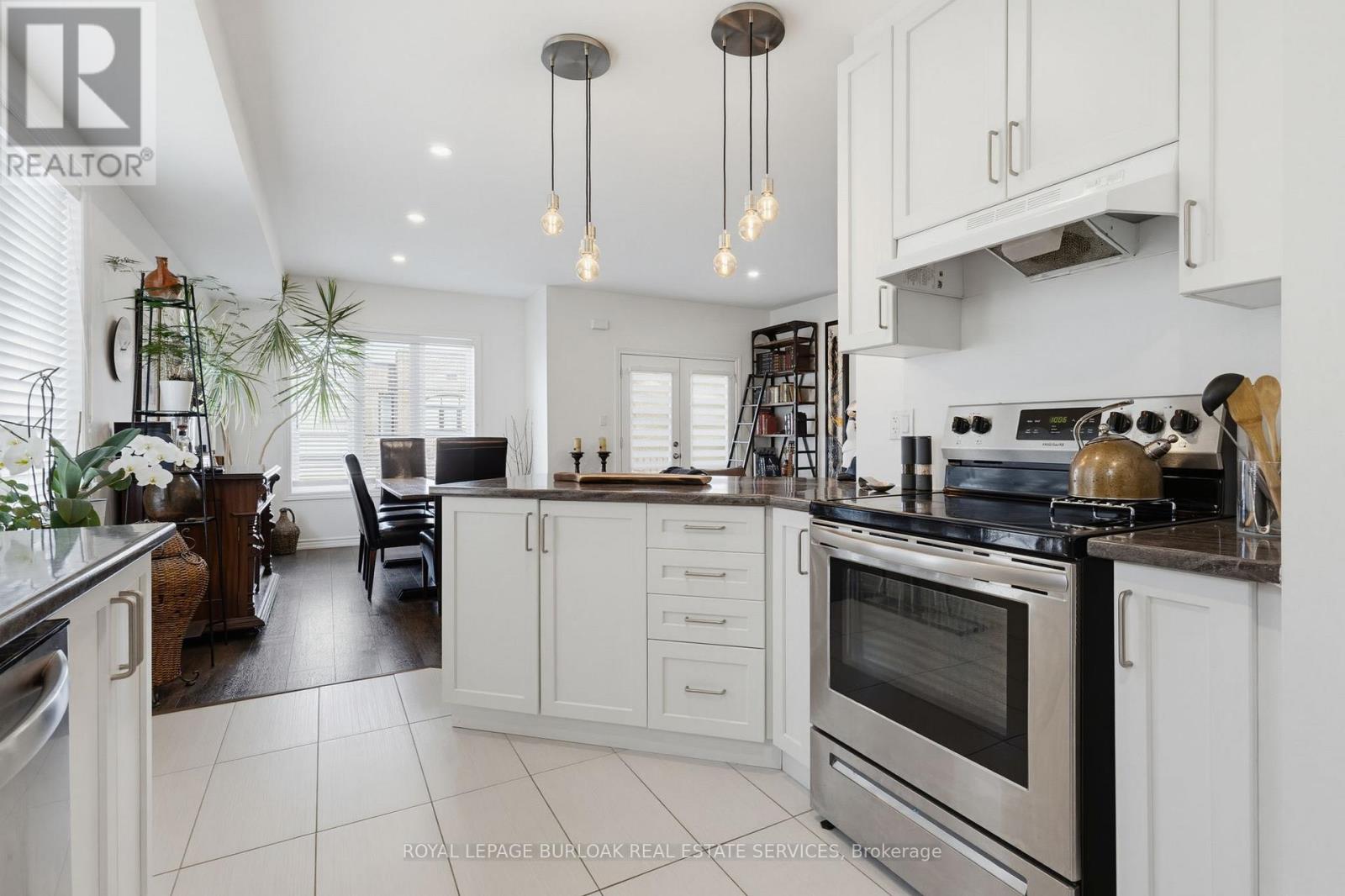 #29 219 DUNDAS STREET E - 12