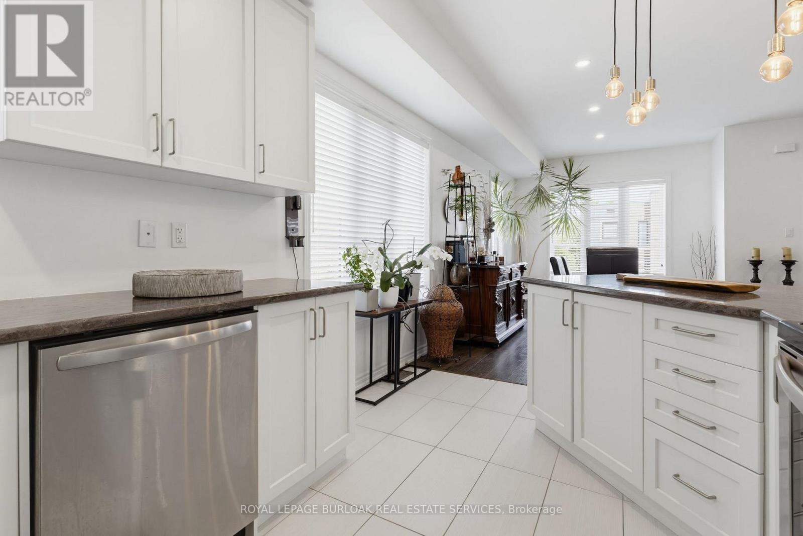 #29 219 DUNDAS STREET E - 13