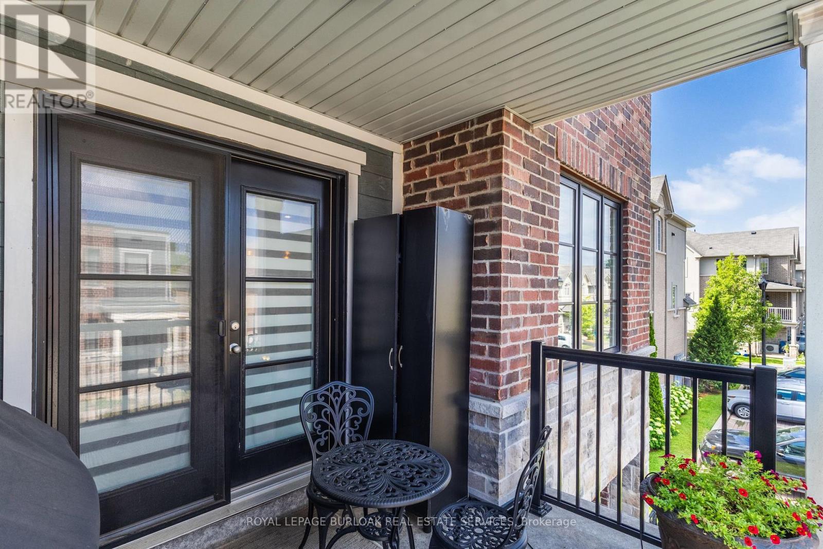 #29 219 DUNDAS STREET E - 30