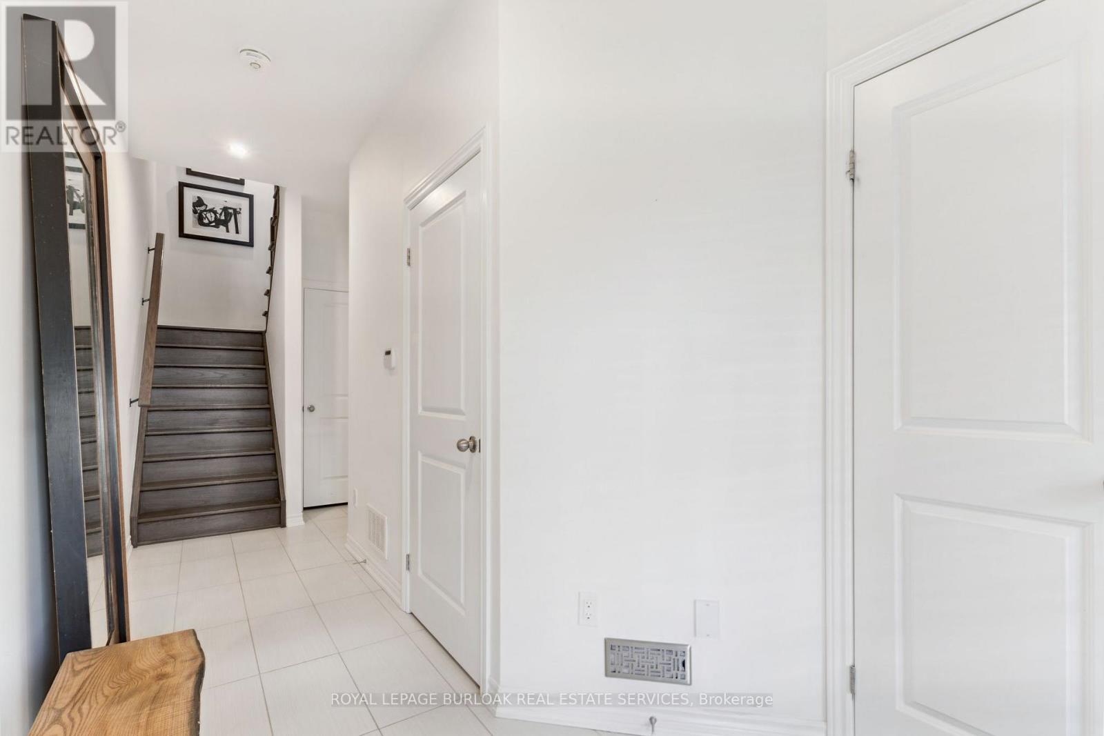 #29 219 DUNDAS STREET E - 6