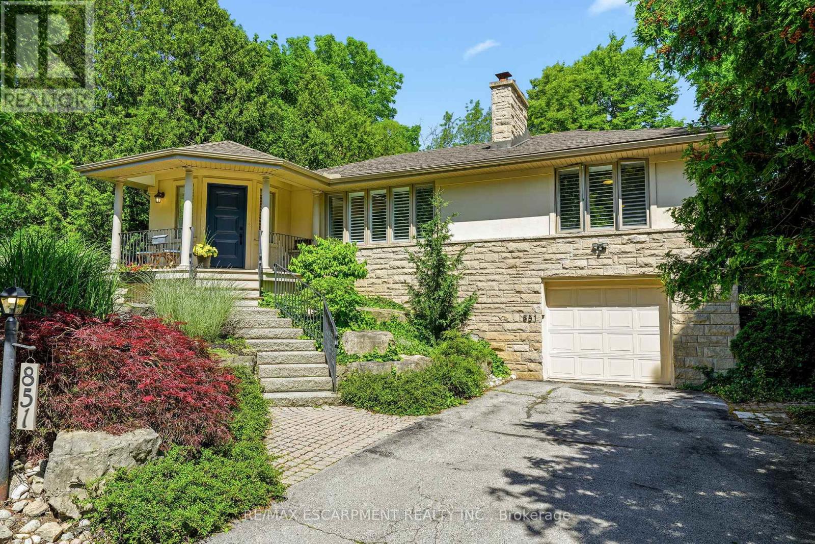 Photo of 851 Mewburn Road