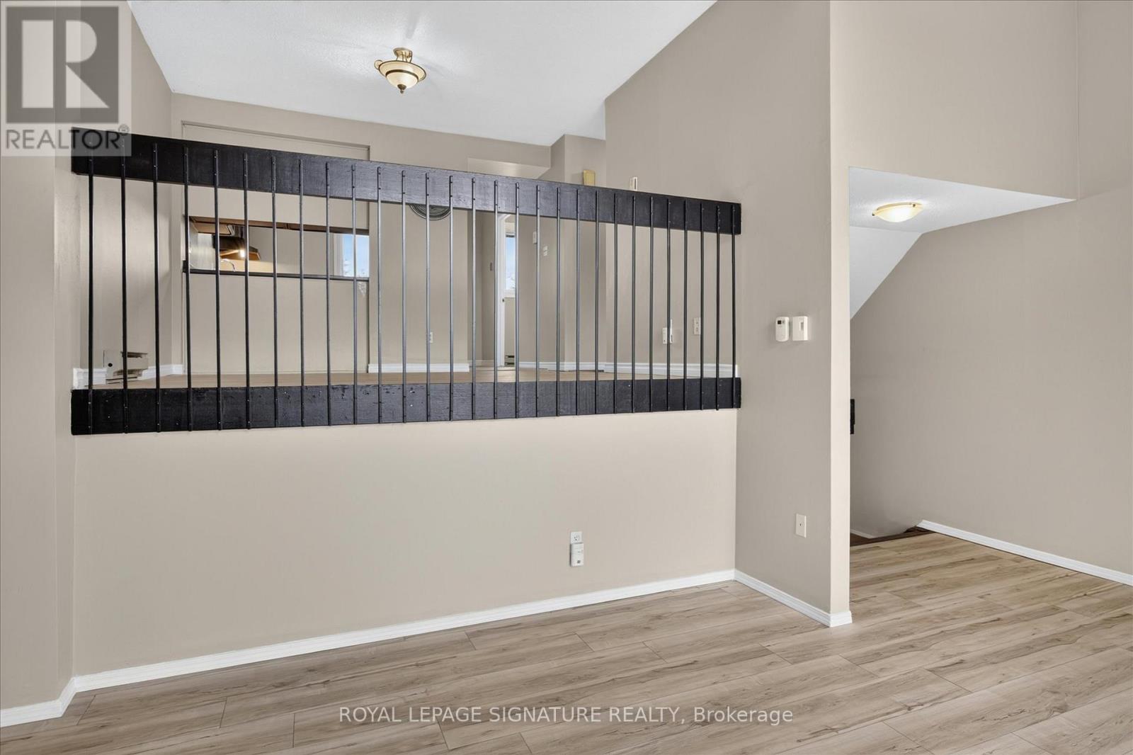 #36 30 CHAMPLAIN CRESCENT - 11