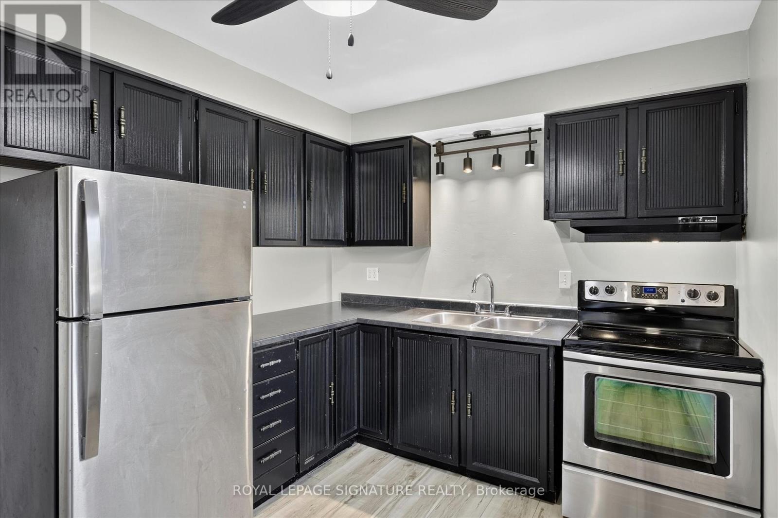 #36 30 CHAMPLAIN CRESCENT - 17