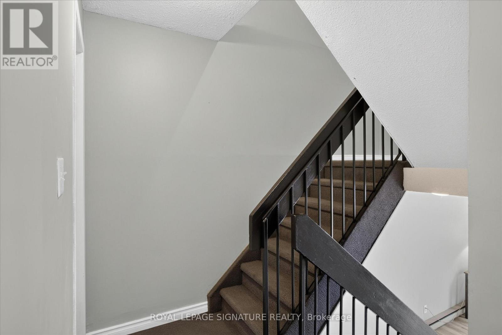 #36 30 CHAMPLAIN CRESCENT - 24