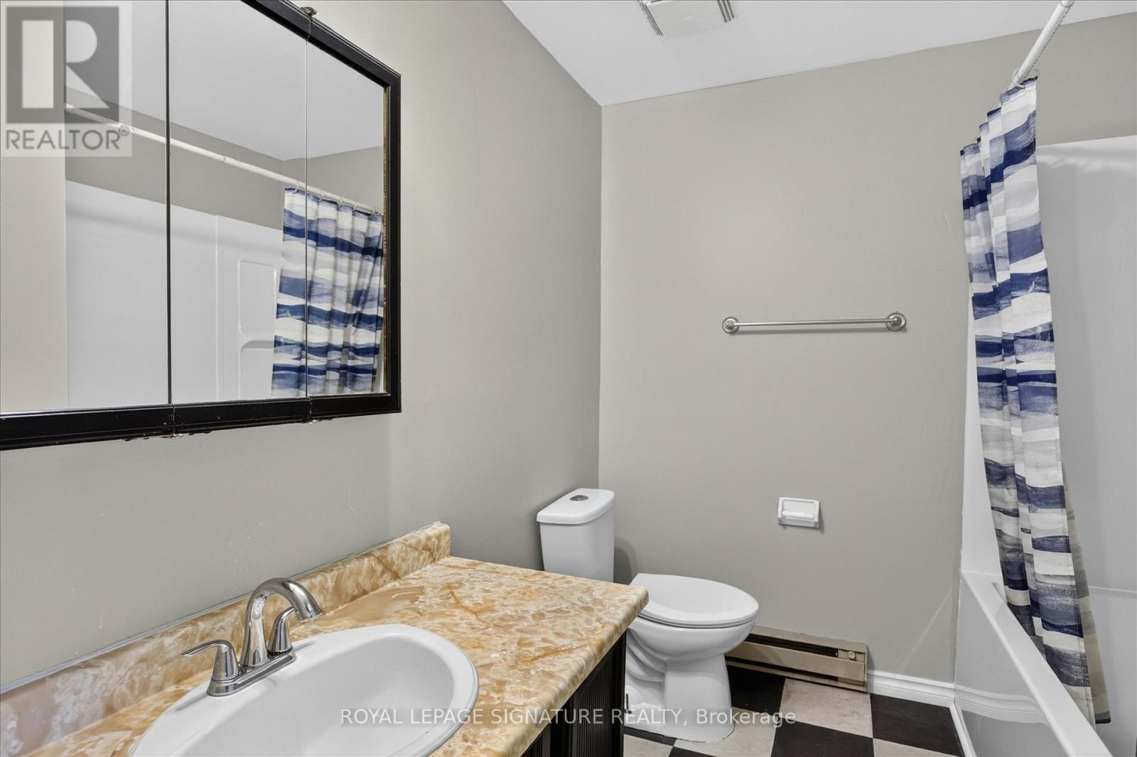 #36 30 CHAMPLAIN CRESCENT - 29