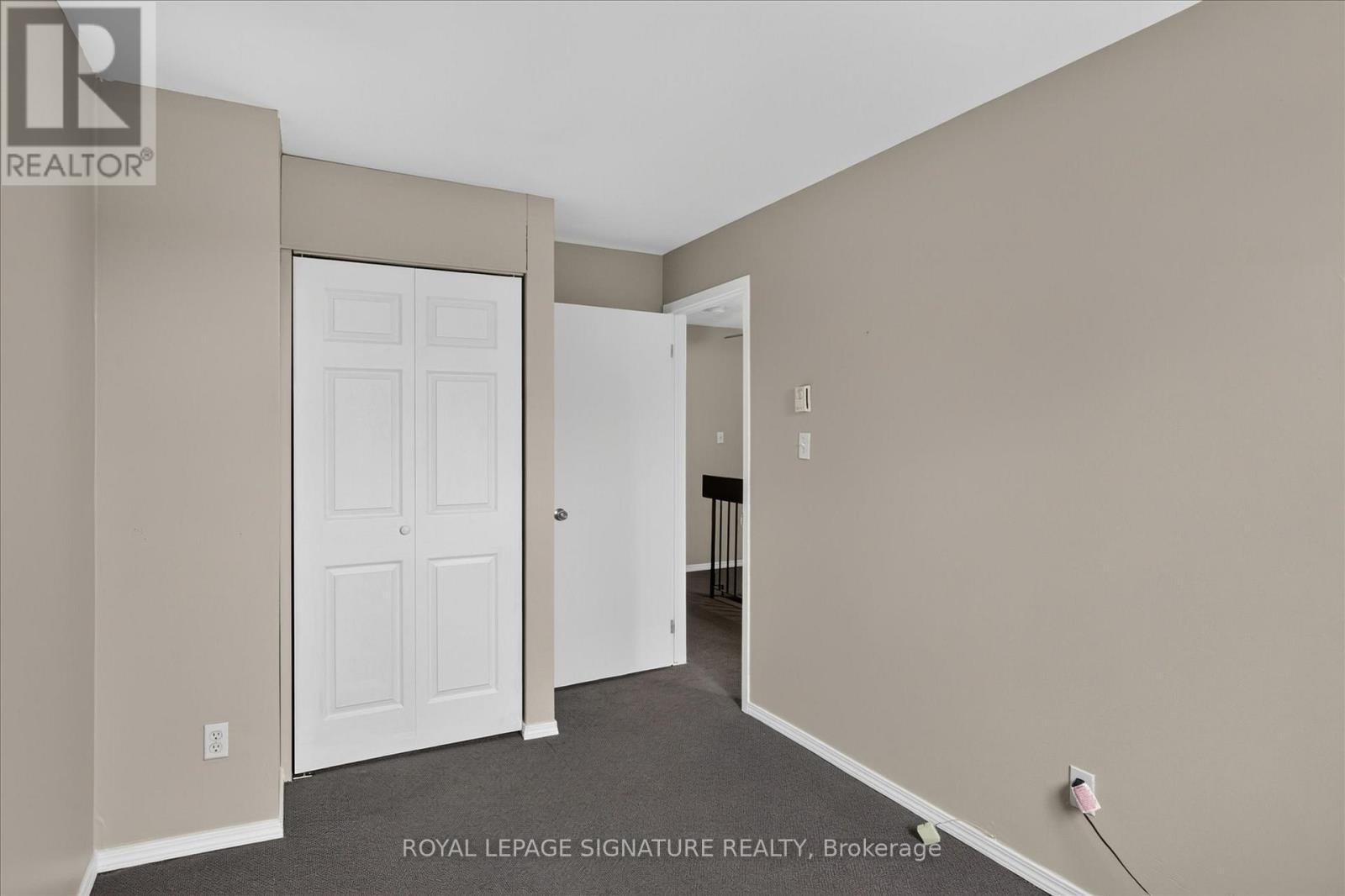 #36 30 CHAMPLAIN CRESCENT - 33