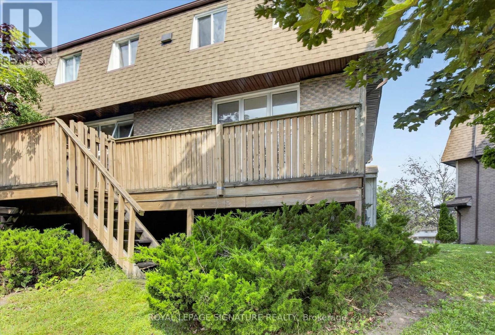 #36 30 CHAMPLAIN CRESCENT - 44