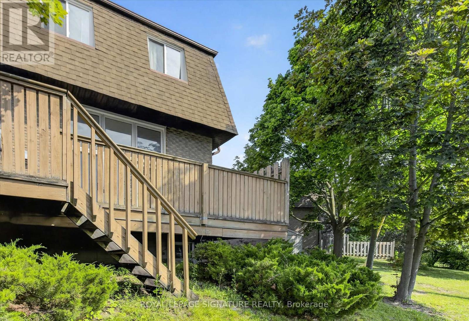 #36 30 CHAMPLAIN CRESCENT - 45