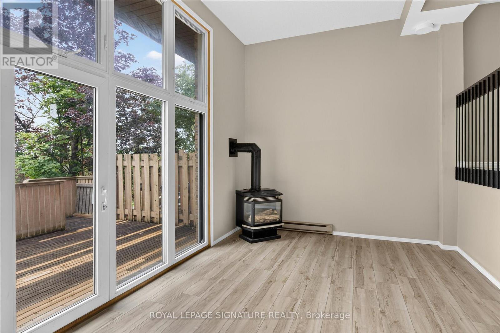 #36 30 CHAMPLAIN CRESCENT - 8