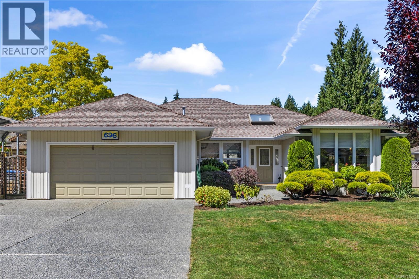 696 Redwood Dr - 1