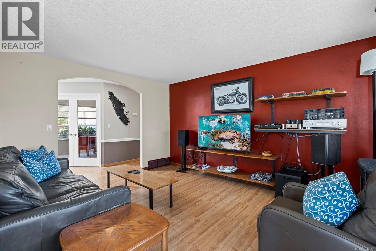 696 Redwood Dr - 13