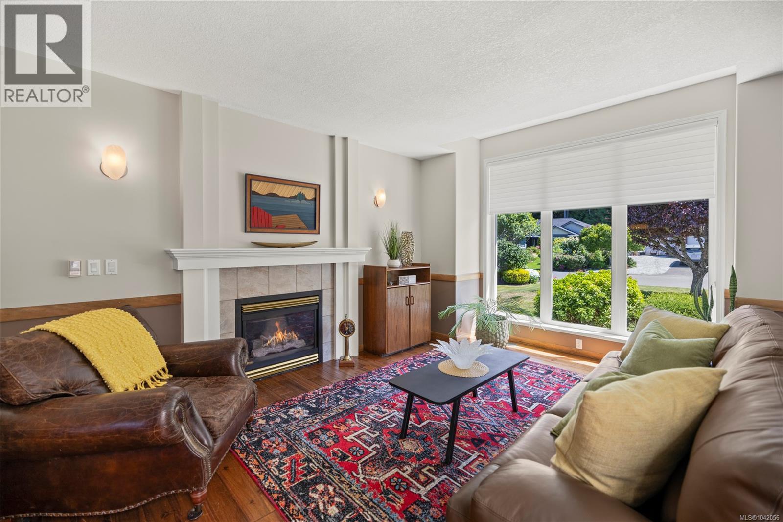 696 Redwood Dr - 2