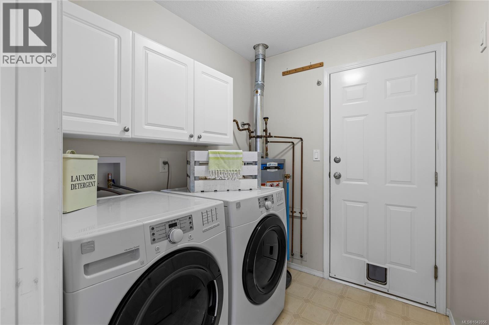 696 Redwood Dr - 25