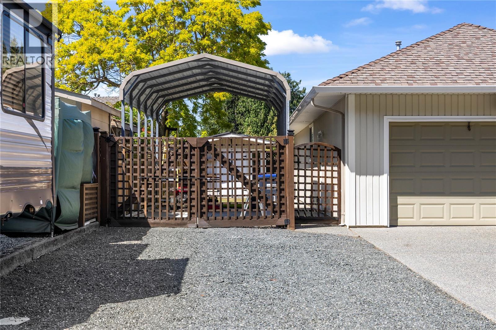 696 Redwood Dr - 31