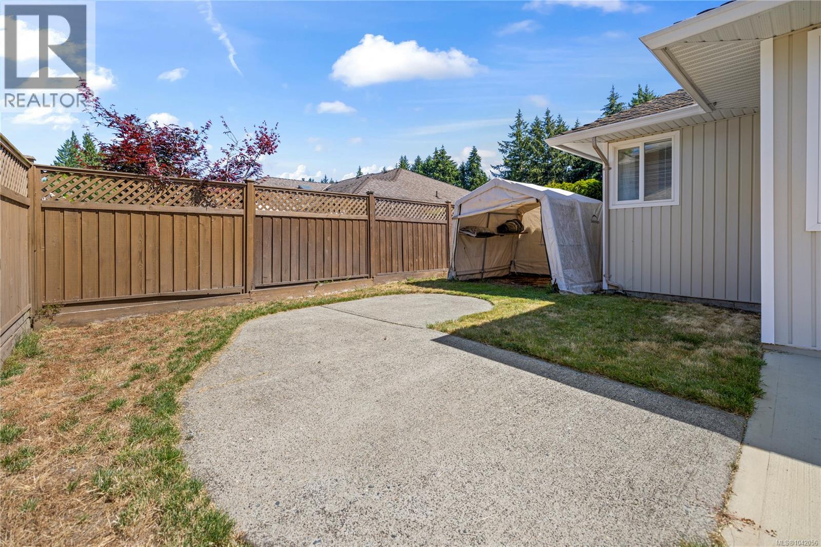696 Redwood Dr - 32