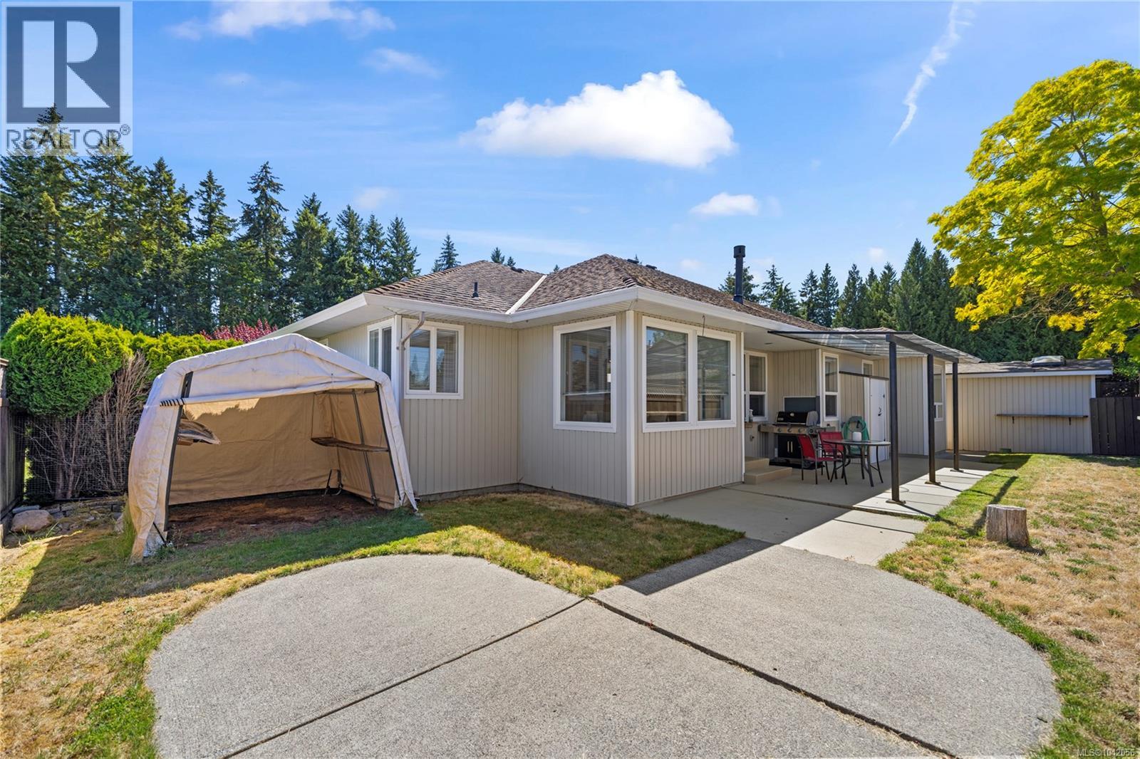 696 Redwood Dr - 34