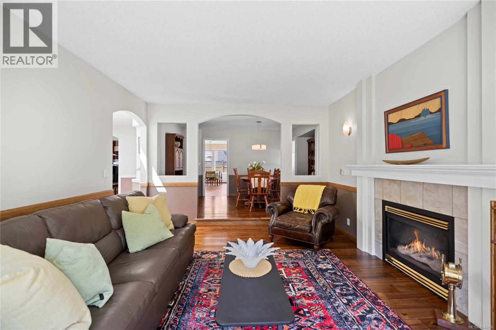 696 Redwood Dr - 4