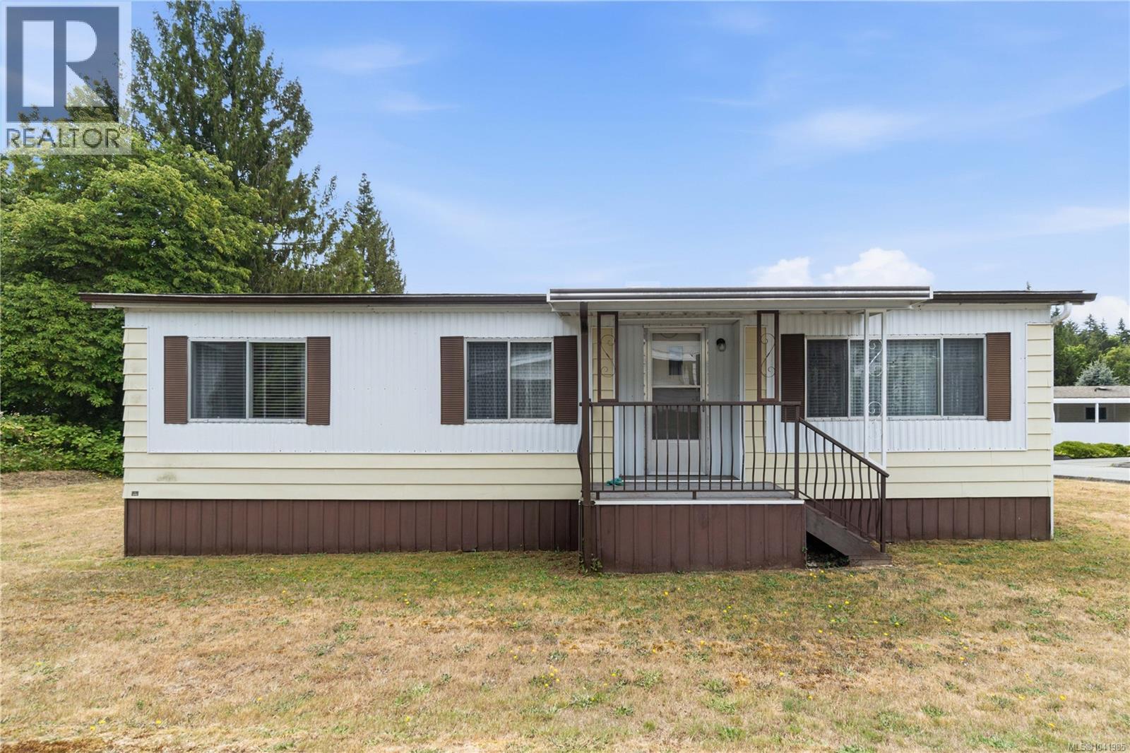 #15 4935 Broughton St - 1