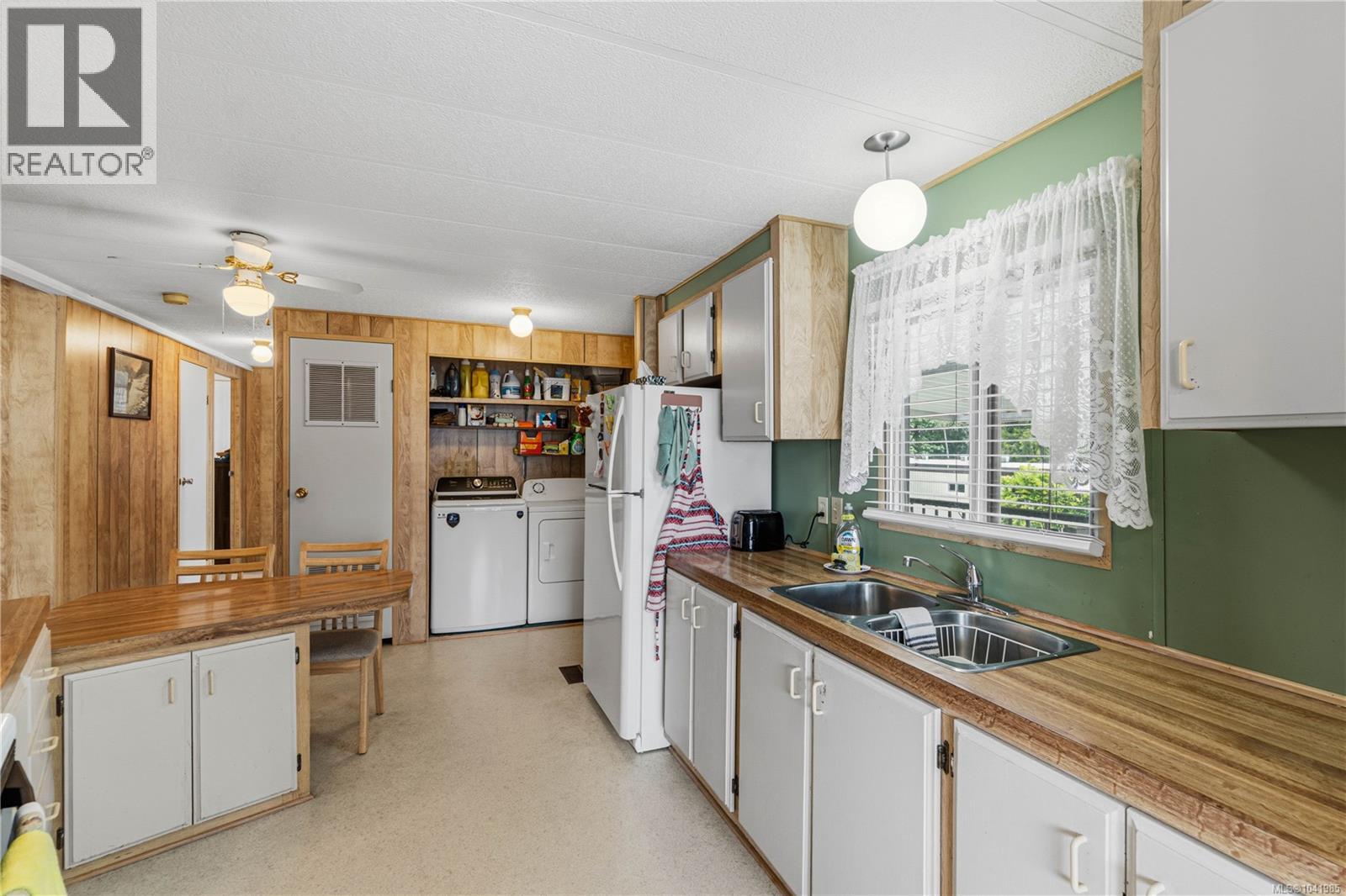 #15 4935 Broughton St - 11