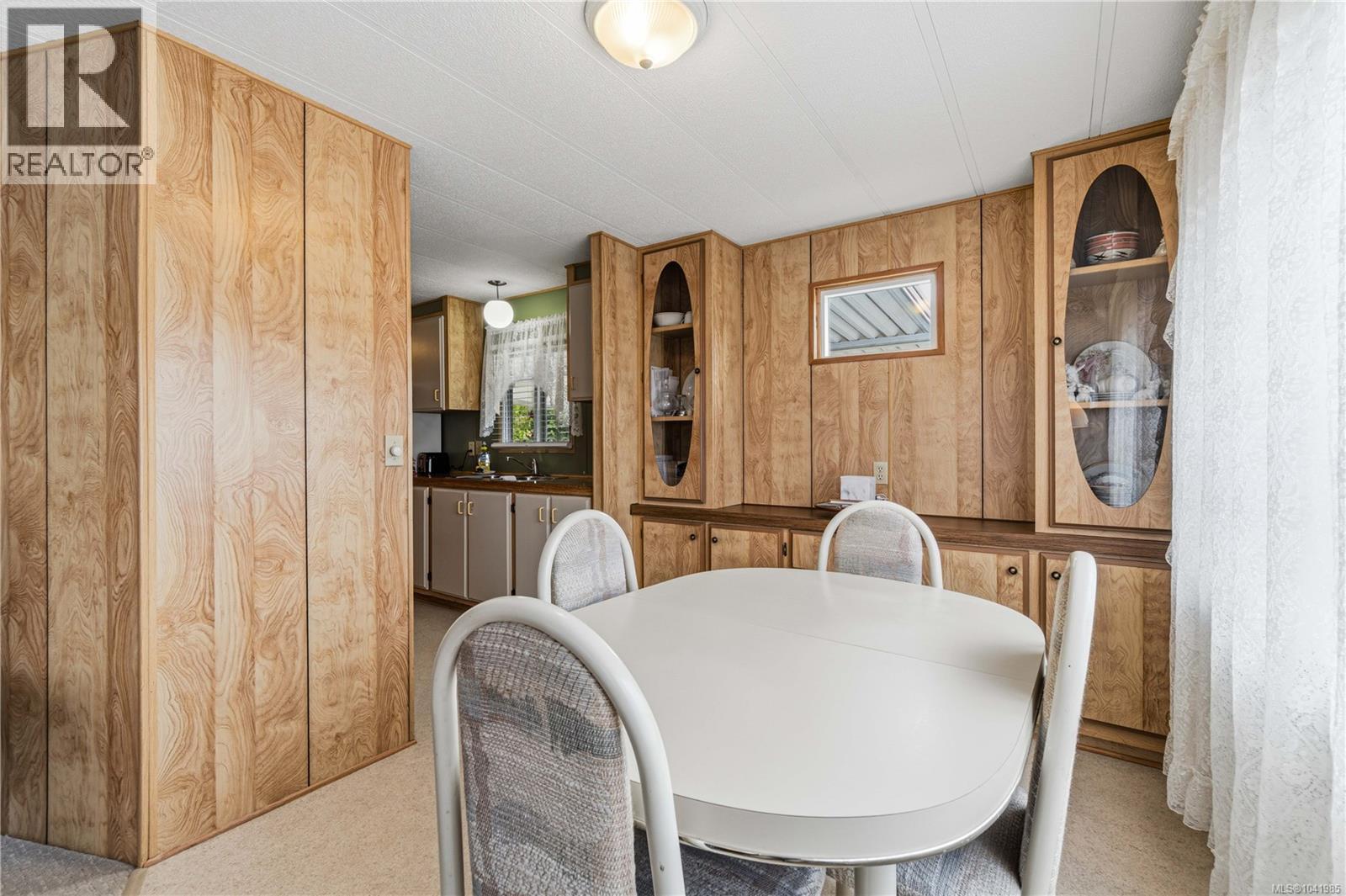 #15 4935 Broughton St - 13