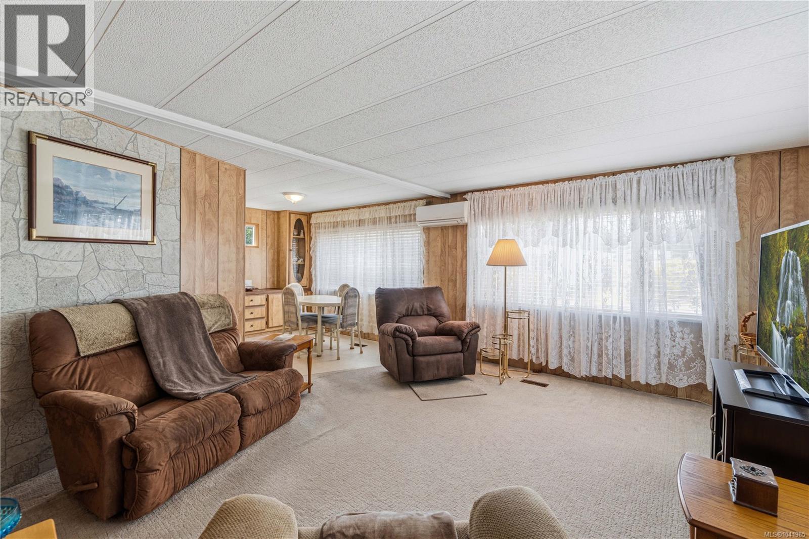 #15 4935 Broughton St - 16