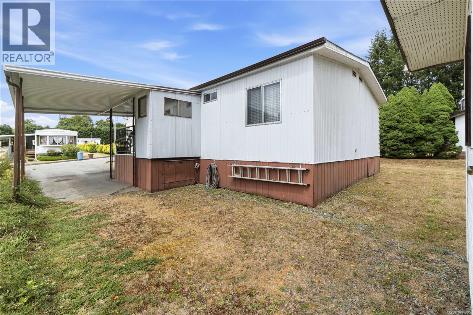 #15 4935 Broughton St - 27