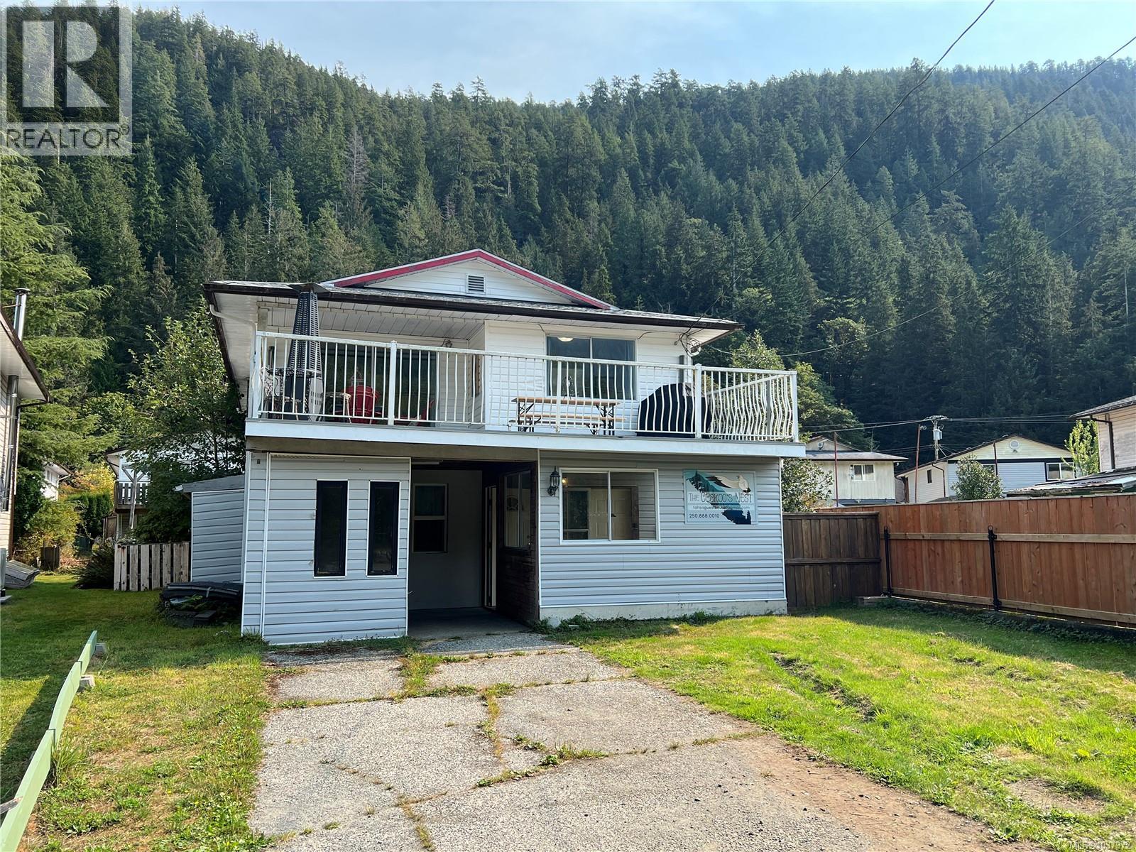 537 Maquinna Dr N - 1