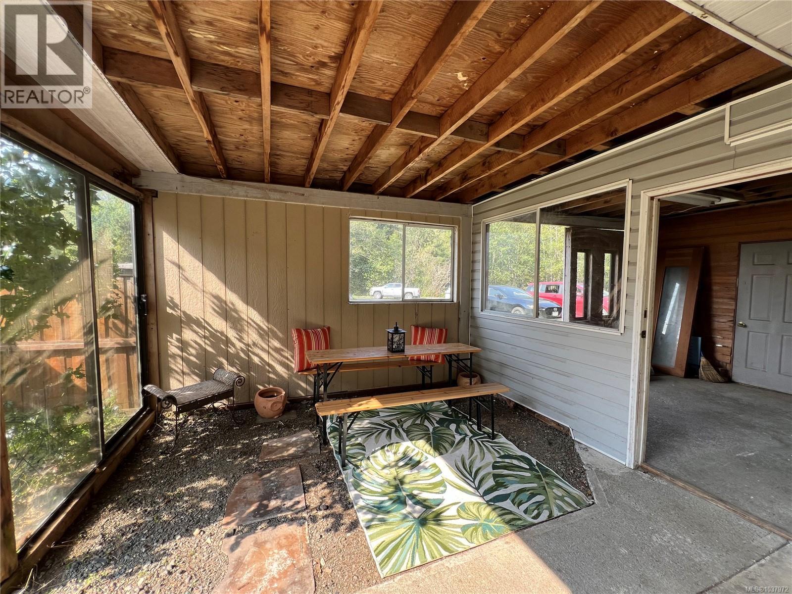 537 Maquinna Dr N - 22